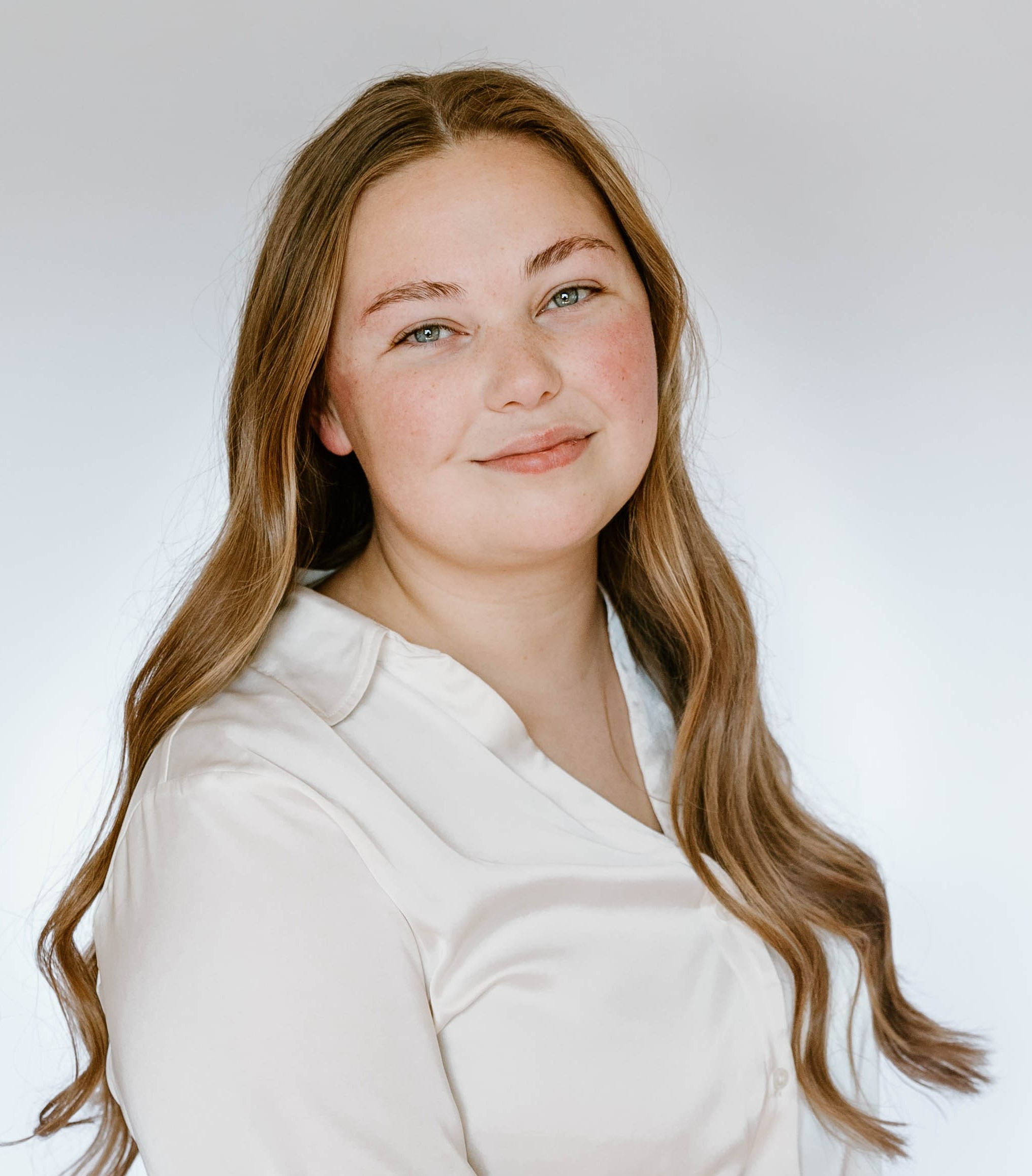 Cora Shively headshot